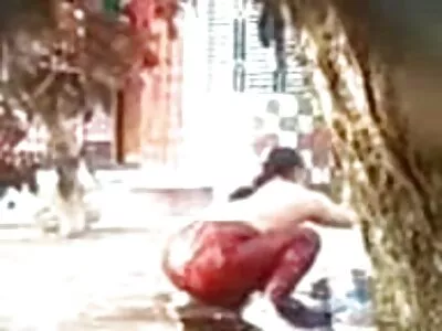 sevimli sarışın amatör anal videolar diz çökmüş ve emme horoz
