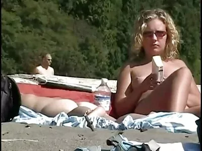 Rachel Rivers gay amator porn kafa verdikten sonra delinmiş onu traş kedi alır