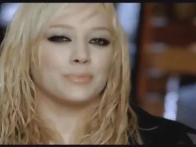 Melissa Rose buharlı anal vurma amatör türkçe porno için bacaklarını geniş açık yayar