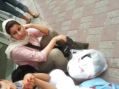 Sıcak genç amator pornoizle sıkı kıçını sunuyor