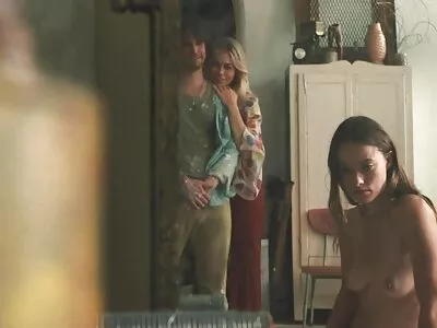 Üç muhteşem amator casting porno kız Cherry, Sybil ve Veronica en sevdikleri seks oyuncağıyla oynuyor