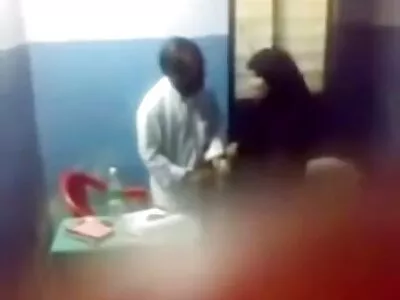 Kinky esmer Sara Luvv onu amatör porbo sıkı delik sürülmüş alır