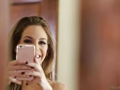 Harmony Wonder ve Jaye türk amatör porno seks Summers yatakta lezbiyen oyunlar oynuyor