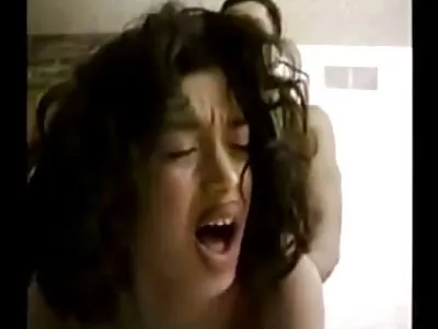 Scarlett Sage ve Sabina Rouge oturma odasında eğleniyor çin amatör porno