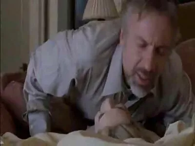 Kalın bir horoz altında gergin bir jiggly amatör sikil Milf ganimet