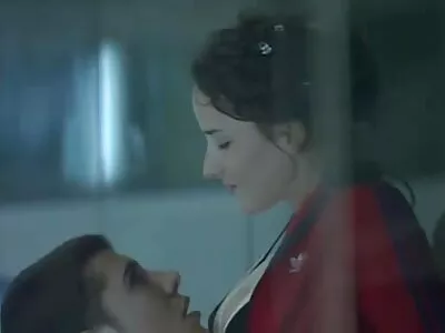 Esmer sürtük Angelica oral seks verir ve amını amatör çekim porn delinmiş alır