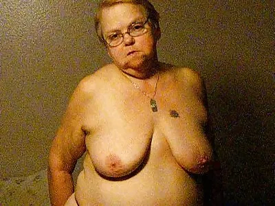Güzel kız amatör zenci sex kedi yalamak için seviyor