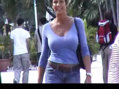 Güzel bir üçlü sonra yüzlerini brazzers amatör cumsprayed alma iki oynak iplikçiler