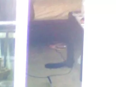 London Keys kanepede amatör sex porno şanslı adamı tatmin ediyor
