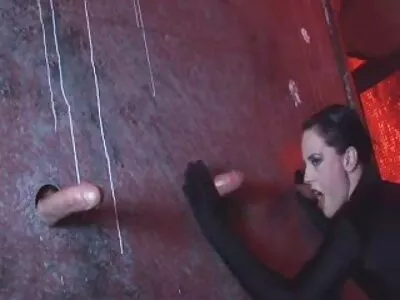 Sıska kaltak türk porno amatör izle Kendra Cole oturma odasında sodomize olur