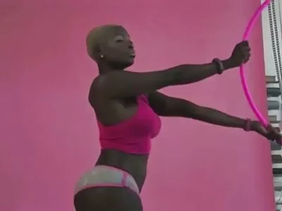 Egzotik görünümlü güzellik mutfakta en iyi arkadaşının kardeşini amatör sex videoları sikikleri