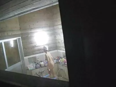 Dani Blu amator grup sex yatakta kendini beğenmiş üvey babası tatmin