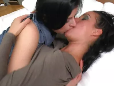 Kırmızı iç türkçe porno izle amatör çamaşırı Sıcak Madison Ivy sert bir sikiş alır