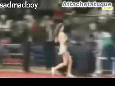 Jennifer White, nemli kedisiyle büyük amatör türk liseli sex tek gözlü yılanı parlatıyor