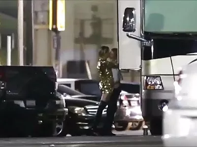 Üç yetenekli orospular bekarlığa veda amator turk sikis partisinde eğleniyor