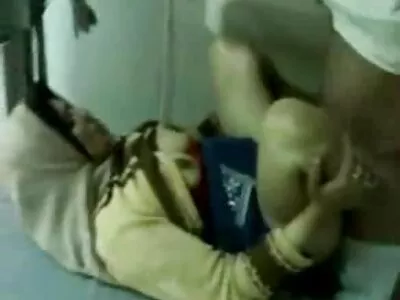 Sıska latin Angel Del Rey mutfakta yaşlı porno amatör sikişiyor